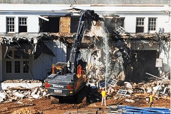 Remodelación de Casa Blanca financiado con donaciones y acuerdos, Se ubica en el ala este del recinto. Cuestionan ética de patrocinios