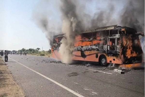 Autobus se incendia en Rajastán, India: 19 fallecidos