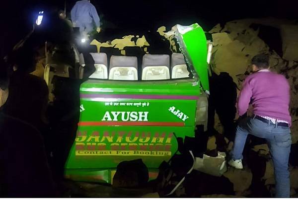 Bilaspur, India: Al menos 15 muertos tras impacto de rocas en un autobús; el primer ministro Modi anuncia una indemnización ex gratia