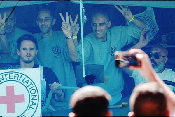 El futuro de la Franja aún es incierto. Las bombas han parado de caer. La gente regresa a los escombros que fueron sus hogares