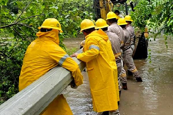Puebla: Armenta supervisa trabajos. 26 municipios afectados por lluvias Se activa Plan DN-III y alerta por Tormenta Tropical Raymond