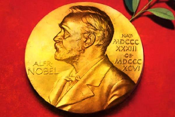 El Nobel fue concedido a tres físicos por experimentos que demostraron propiedades de la mecánica cuántica en grandes sistemas