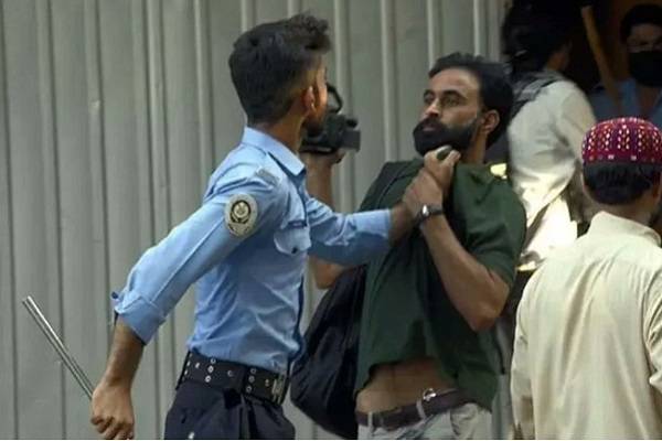 Pakistán: Policía dispara a manifestantes que piden bajar precios de electricidad, harina y fin de privilegios para altos funcionarios