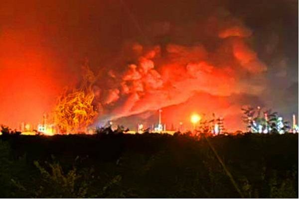 Refinerías: En Hungría estallido e incendio cerca de Budapest. Al sur de Rumania estalla bomba en planta en mantenimiento. Un herido