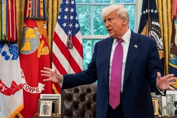 Trabajadores de aéreos y de áreas estratégicas acuden a labores sin goce de sueldo. Trump aprovecha para ajustes políticos con demócratas