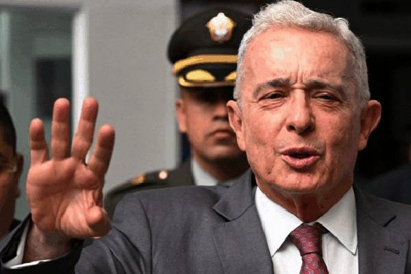 Sin efecto condena inicial e inhabilitación de Uribe. La Fiscalía aún tiene la opción de apelar la decisión ante la Corte Suprema de Justicia