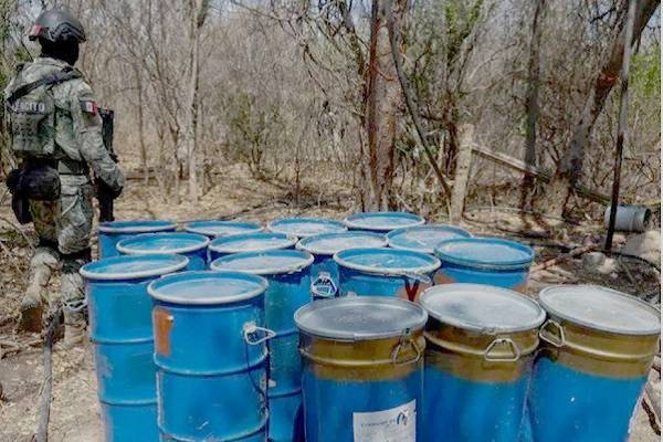 Sinaloa: Aseguran 4 mil 920 litros y 4 mil 620 kilos de sustancias para la elaboración de metanfetamina en Operación Frontera Norte