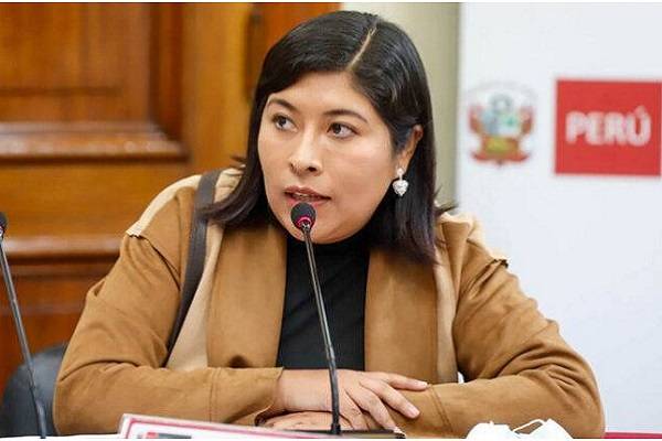 Perú: Diputados denuncian que la derecha usa el Estado para perseguir opositores y blindar a sus corruptos.