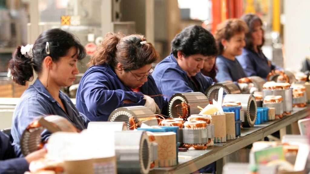 Encuesta Intercensal del INEGI arrojó que la participación de las mujeres en el sistema económico ha aumentado.