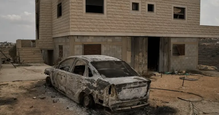 Foto: Coche perteneciente a la familia Tubasi. Ap