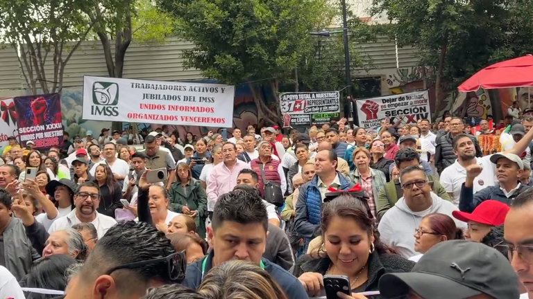 Manifestación de trabajadores del IMSS / Vía X