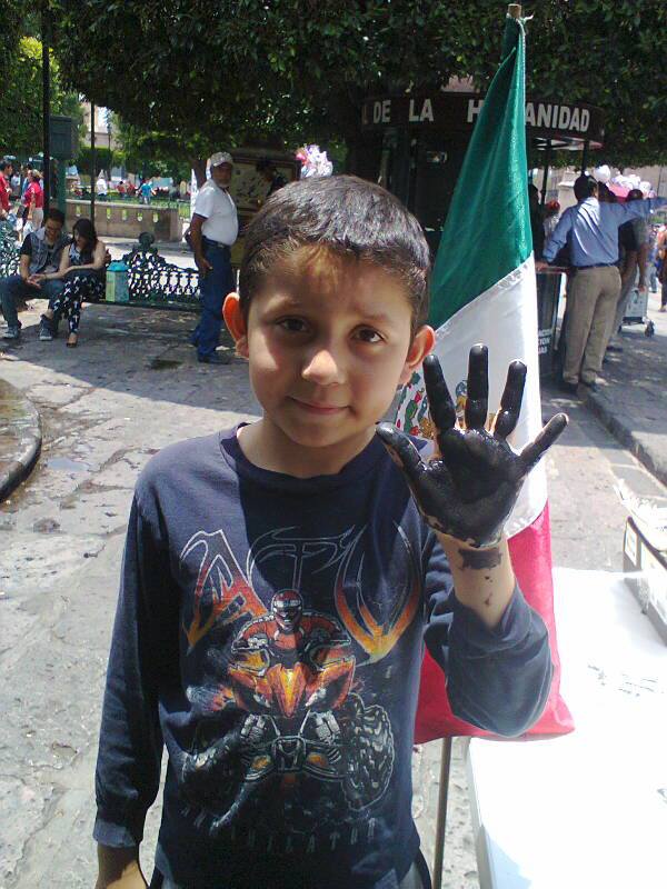 Morena Michoacán, niños defendiendo el petróleo